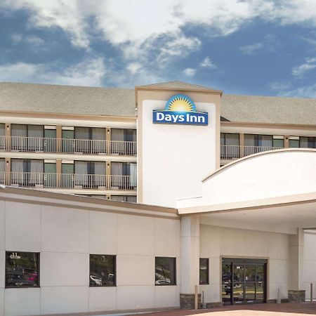 Days Inn By Wyndham Columbus-North Fort Moore Экстерьер фото